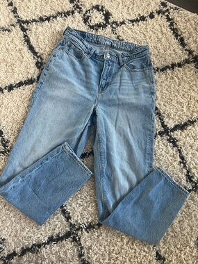 (19)American Eagle Outfitters Light Blue High Rise MOM Jeans